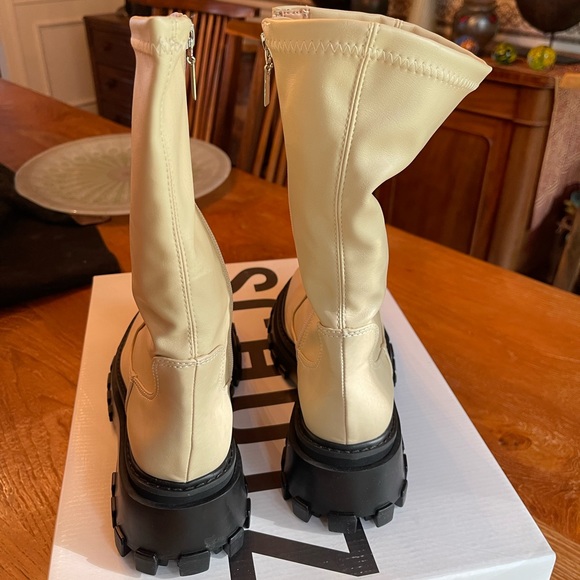 Schultz NWT, box/bag patent Nappa leather lug sole boots, Sz 7.5 and 8.5, zipper - Picture 15 of 17